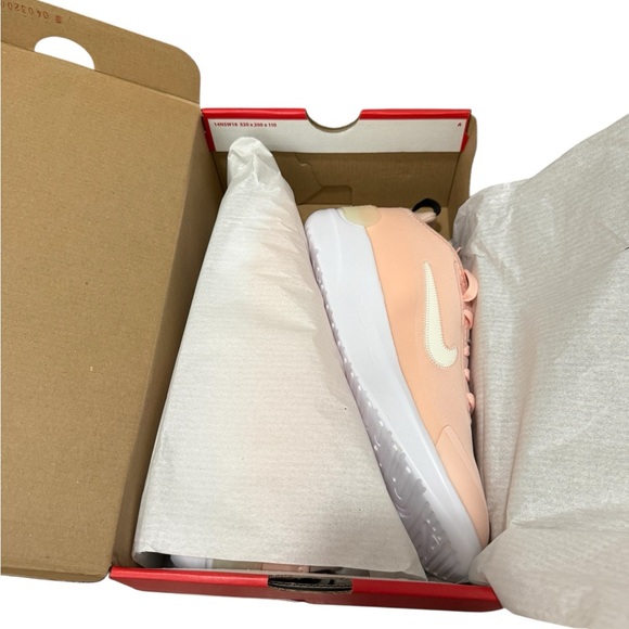 Nike NWT women’s sneakers - Picture 5 of 7